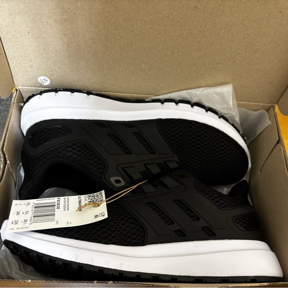 adidas women black Ultimashow Shoes NEW IN BOX - Picture 4 of 8